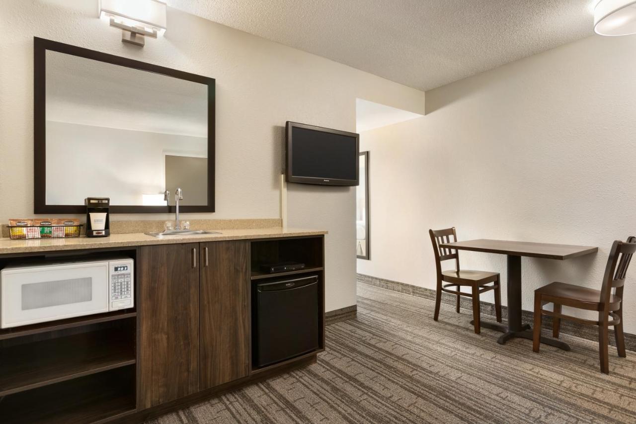 Travelodge Suites By Wyndham New Glasgow Exterior photo